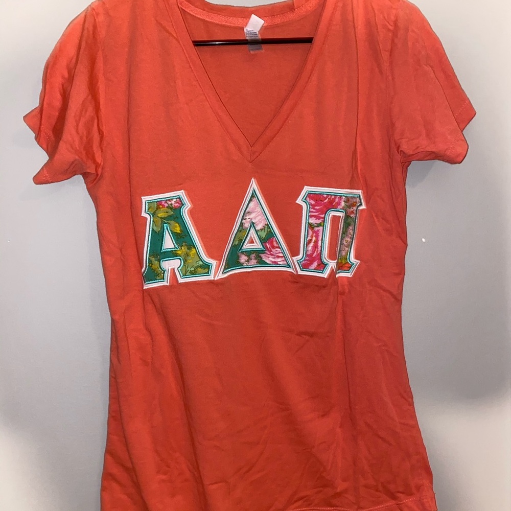 ADPI Letters V-neck - Picture 2 of 2